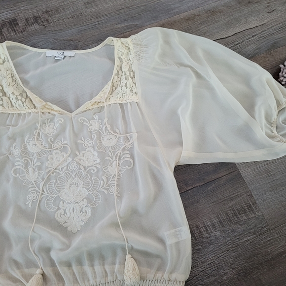 Woman's boho blouse - Picture 4 of 7